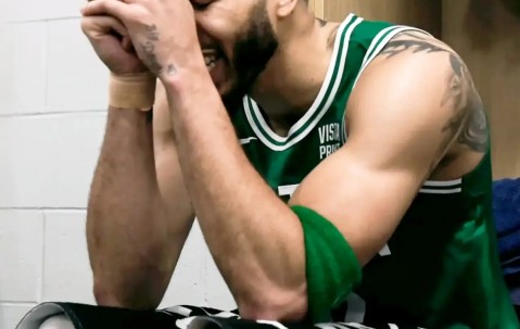 皇冠体育-乌龙乌鸦哀鸣，球队意外获胜晋级